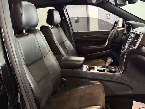 Used 2018 Jeep Grand Cherokee Altitude AWD/4WD image 23