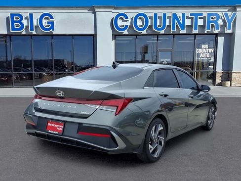Used 2025 Hyundai Elantra Limited FWD image 5