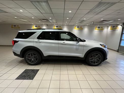 New 2026 Ford Explorer ST-Line w/ ST-Line Street Pack image 3