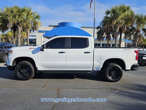 Used 2024 Chevrolet Silverado 1500 LT Trail Boss w/ Convenience Package II image 2