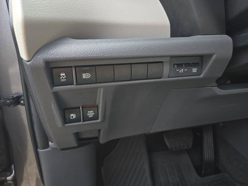 Used 2024 Toyota Sienna XLE FWD image 23