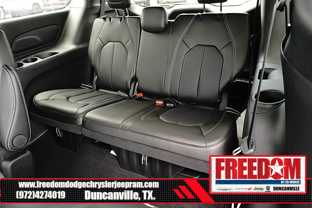 New 2027 Chrysler Pacifica Select FWD image 15