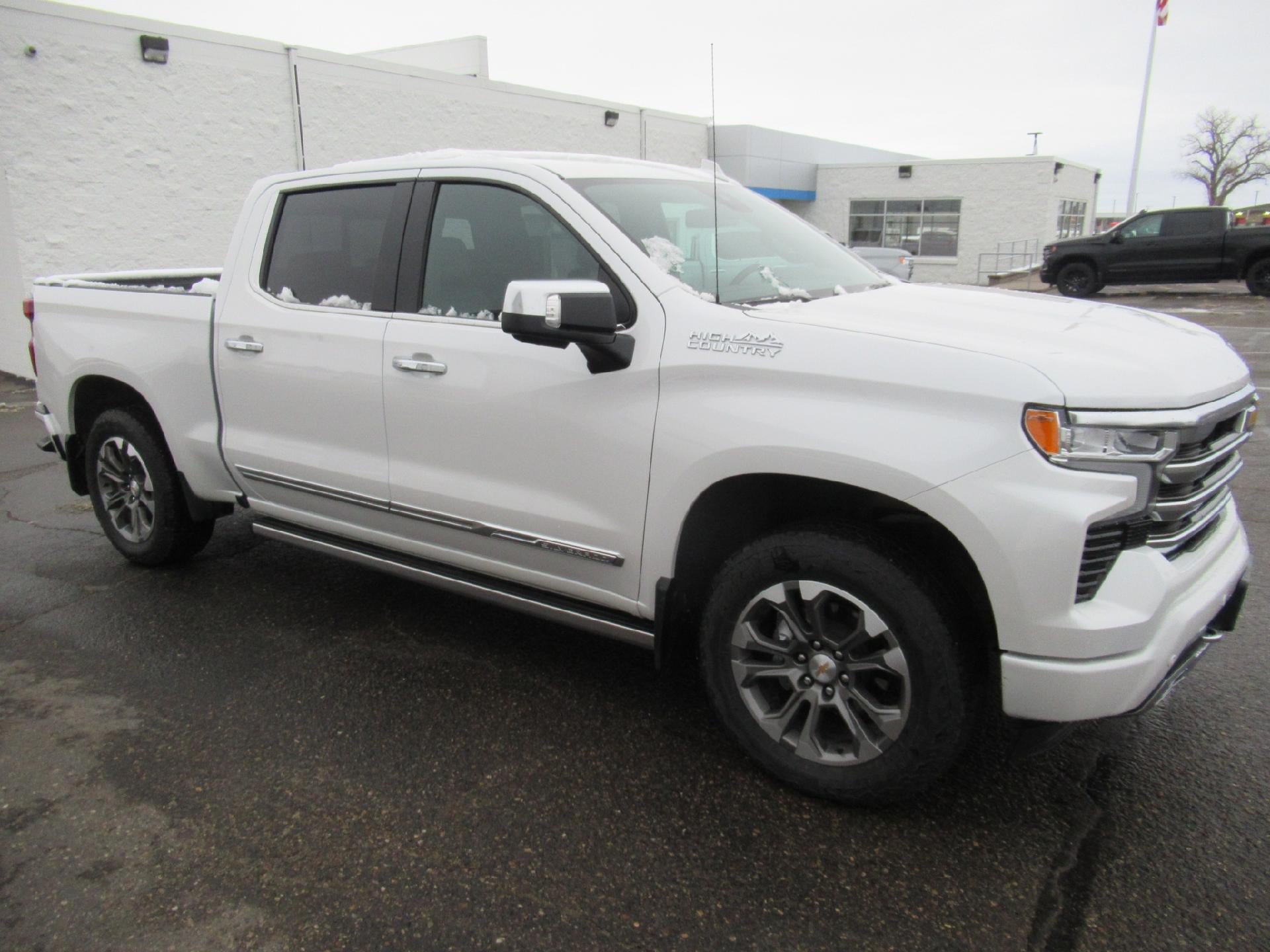 Certified 2025 Chevrolet Silverado 1500 High Country w/ Z71 Off-Road Package AWD/4WD image 4
