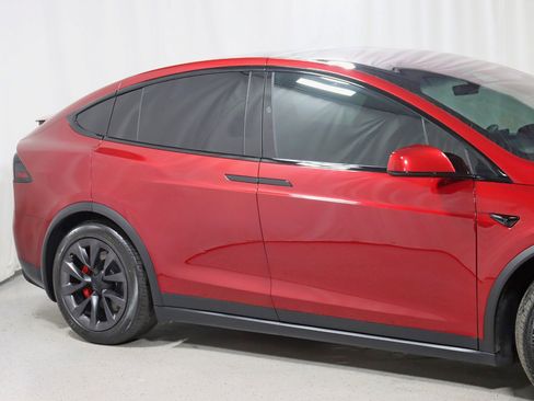 Used 2023 Tesla Model X Plaid image 3