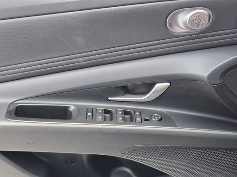 Certified 2025 Hyundai Elantra SEL image 31