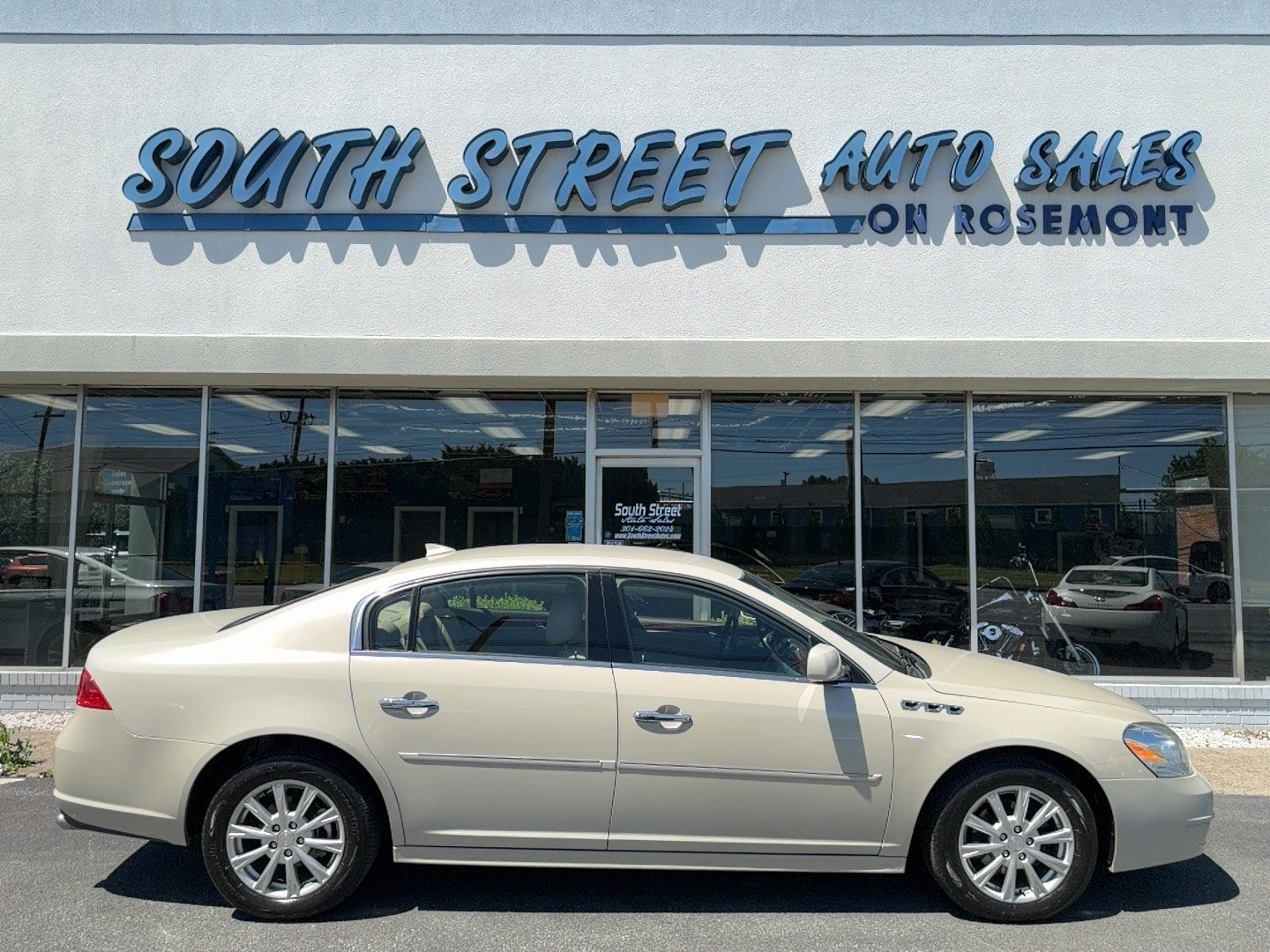 Used 2011 Buick Lucerne CXL FWD image 1
