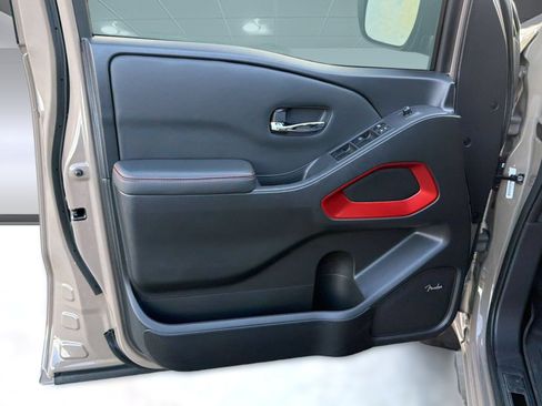 Used 2023 Nissan Frontier PRO-4X w/ Pro Convenience Package AWD/4WD image 16