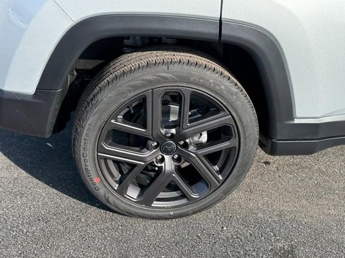 New 2026 Jeep Compass Latitude image 4