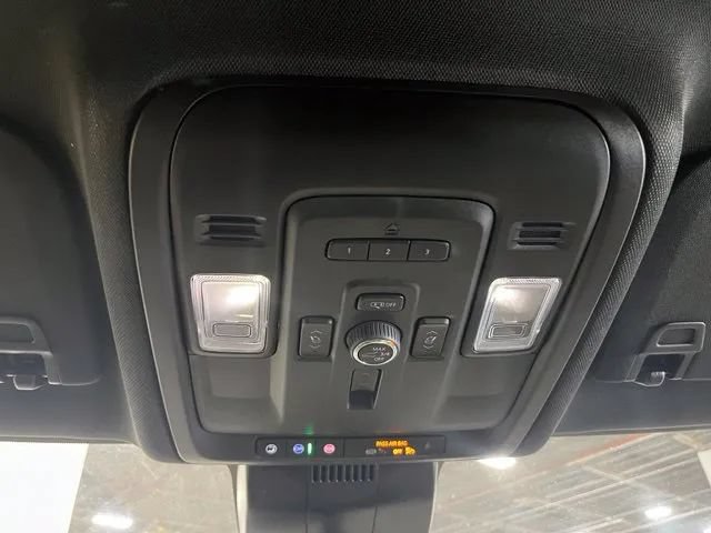 Used 2023 Chevrolet Suburban High Country AWD/4WD image 18
