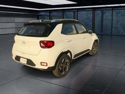 Used 2026 Hyundai Venue SEL image 8