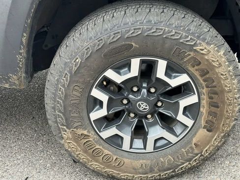 Used 2023 Toyota Tacoma TRD Off-Road w/ Black Out Package (TMS) AWD/4WD image 16