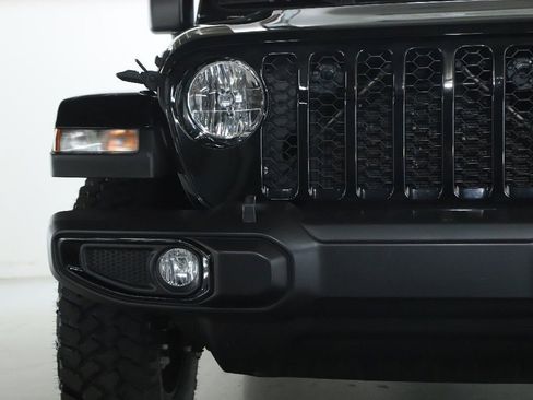 Used 2022 Jeep Gladiator Sport AWD/4WD image 6