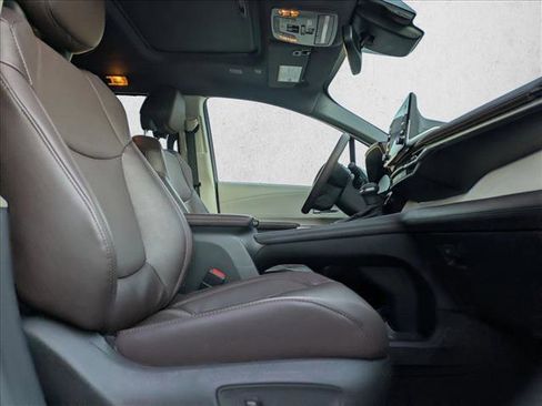 Used 2023 Toyota Sienna Platinum image 21