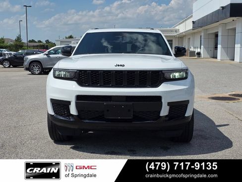 Used 2023 Jeep Grand Cherokee L Laredo AWD/4WD image 2