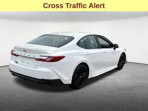 Used 2025 Toyota Camry SE FWD image 9