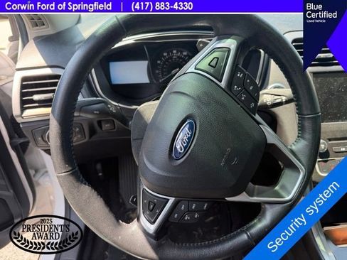 Used 2017 Ford Fusion SE w/ Fusion SE Technology Package FWD image 18