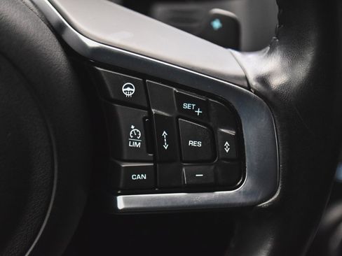 Used 2020 Jaguar E-PACE SE image 27