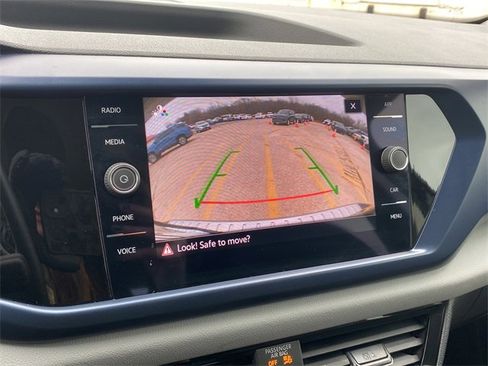 Used 2023 Volkswagen Taos SE image 29