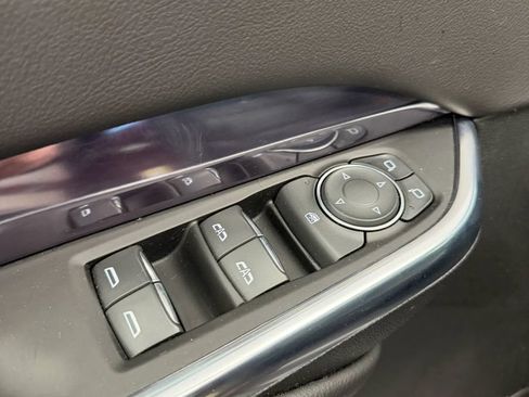 Used 2023 Cadillac XT4 Luxury w/ Cold Weather Package FWD image 24