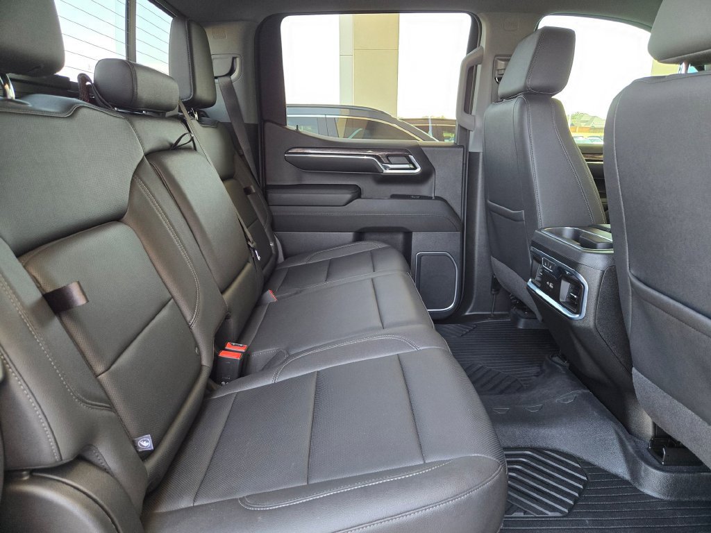 Used 2023 Chevrolet Silverado 1500 LTZ AWD/4WD image 25