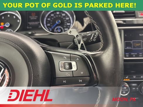 Used 2017 Volkswagen Golf R 4-Door image 26