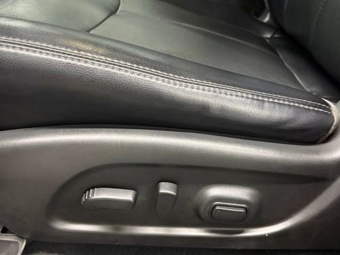 Used 2020 Nissan Pathfinder SL FWD image 16
