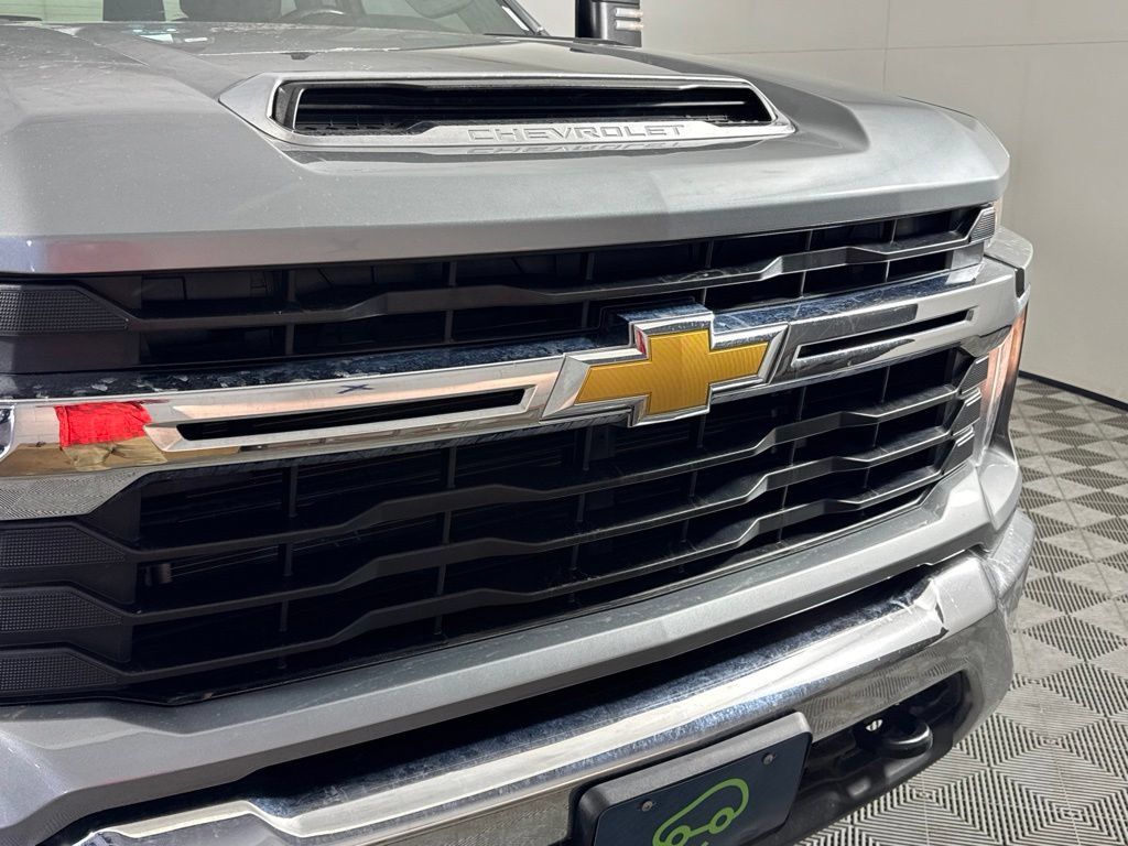 Certified 2024 Chevrolet Silverado 2500 LT AWD/4WD image 4