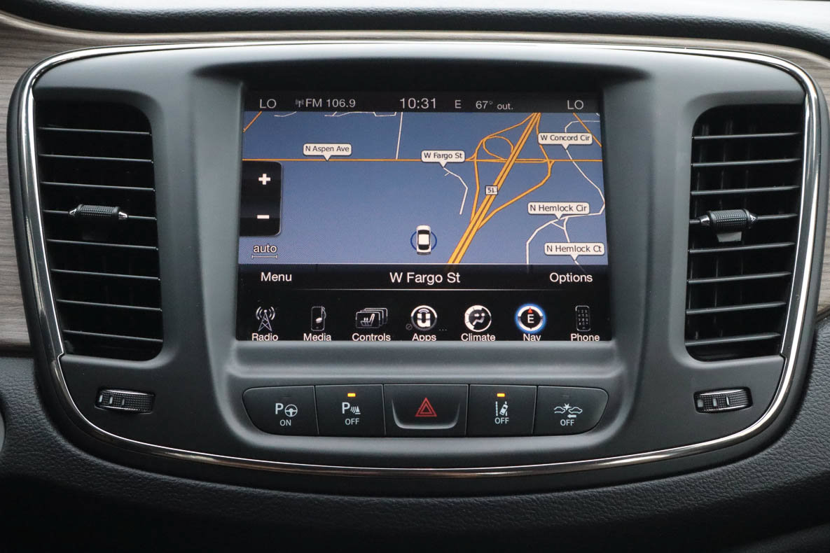 Used 2016 Chrysler 200 C w/ Premium Group FWD image 19