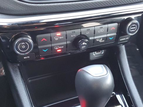 Used 2024 Jeep Compass Trailhawk w/ Trailhawk Elite Group image 19