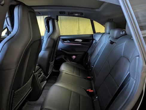 Used 2025 Porsche Macan Electric image 29