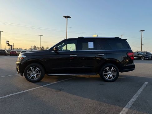 Used 2023 Ford Expedition Limited image 4