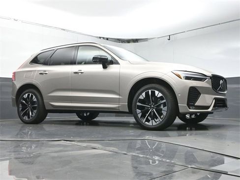 Used 2026 Volvo XC60 B5 Plus w/ Protection Package Premier image 33