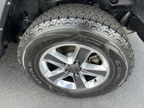 Used 2021 Jeep Wrangler Unlimited Sahara image 30