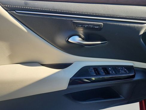 Used 2025 Lexus ES 300h w/ Premium Package image 13