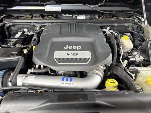 Used 2017 Jeep Wrangler Sport w/ Quick Order Package 24S AWD/4WD image 36