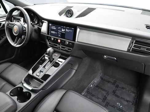 Certified 2026 Porsche Macan AWD/4WD image 31
