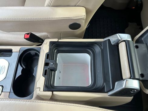 Used 2016 Land Rover LR4 HSE LUX image 17