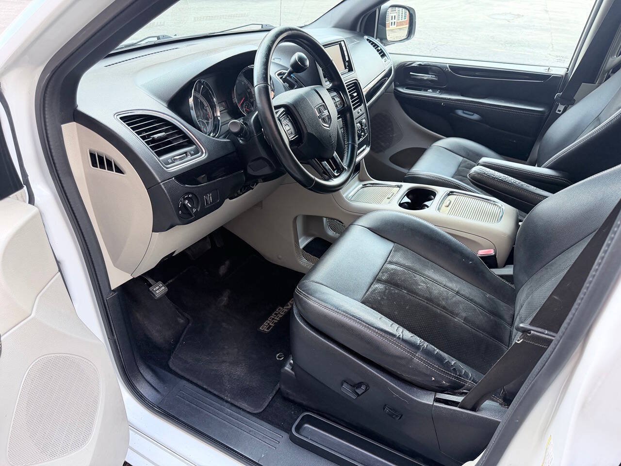 Used 2017 Dodge Grand Caravan SXT FWD image 15