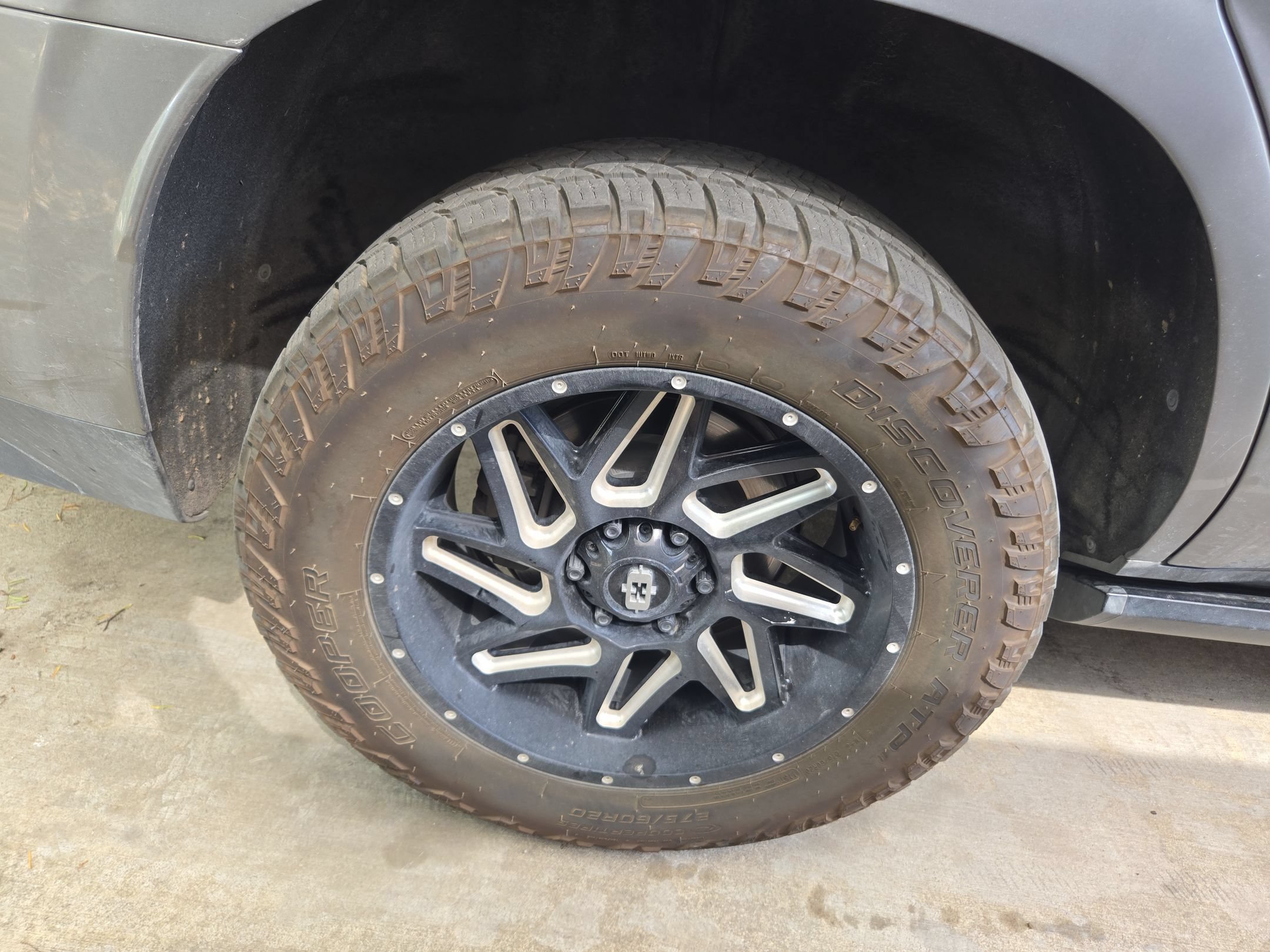 Used 2023 GMC Yukon Denali RWD image 10