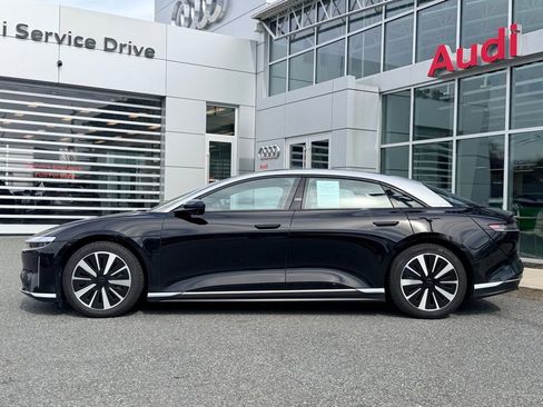 Used 2023 Lucid Air Touring image 3