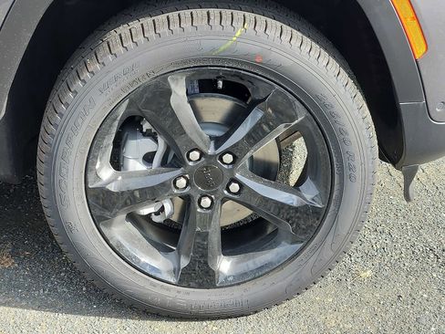 New 2025 Jeep Grand Cherokee Limited w/ Luxury Tech Group II image 5