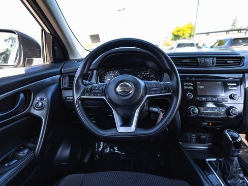 Used 2018 Nissan Rogue Sport S image 21
