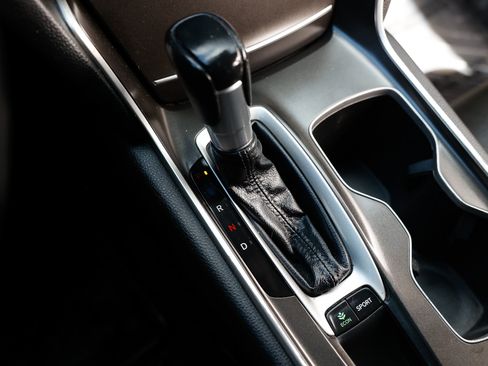 Used 2018 Honda Accord Sport image 40
