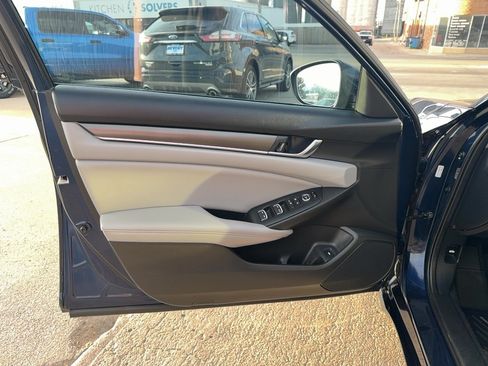 Used 2019 Honda Accord LX image 10