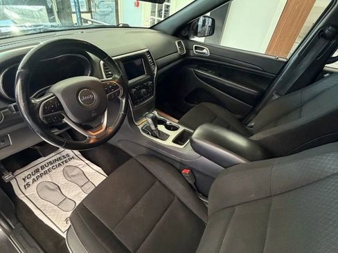 Used 2019 Jeep Grand Cherokee Laredo image 11