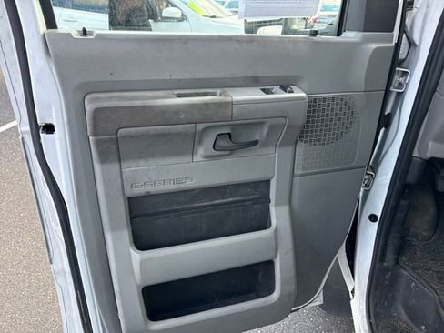 Used 2019 Ford E-450 and Econoline 450 Super Duty w/ Power Windows & Locks Group image 18