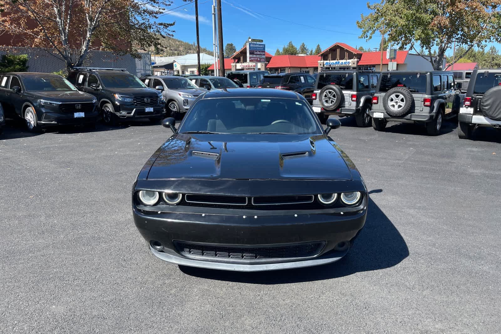 Used 2015 Dodge Challenger SXT RWD image 8