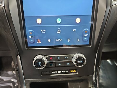 Used 2024 Ford Edge Titanium image 21