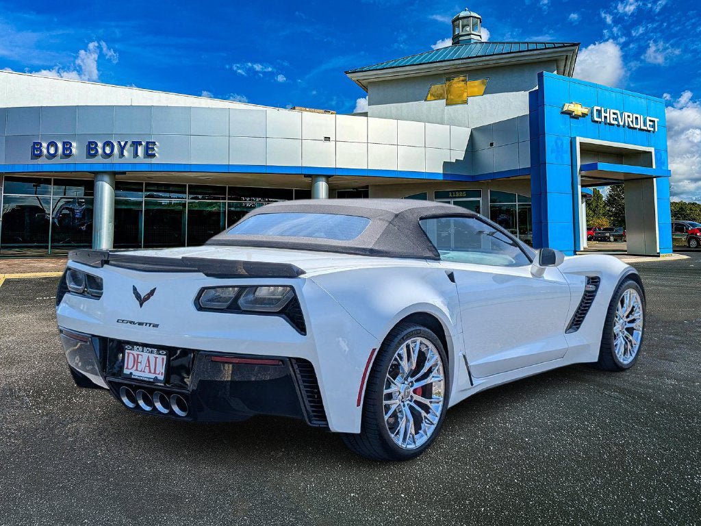 Used 2015 Chevrolet Corvette Z06 w/ 3LZ Preferred Equipment Group RWD image 7