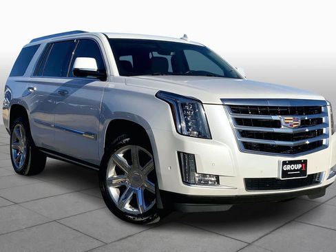 Used 2017 Cadillac Escalade Premium Luxury image 2